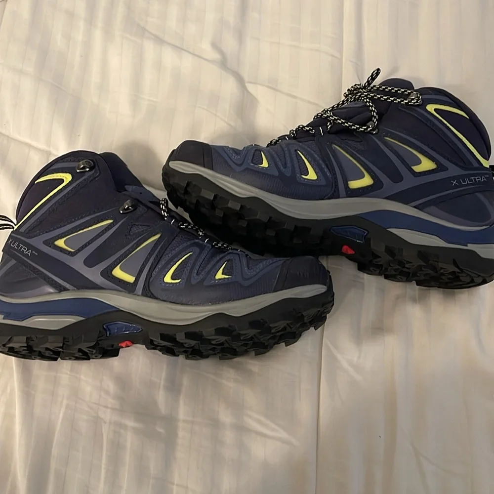 Salomon Womens Ultra Goretex high top never used but no tag. Lightweight shoe - Picture 4 of 9